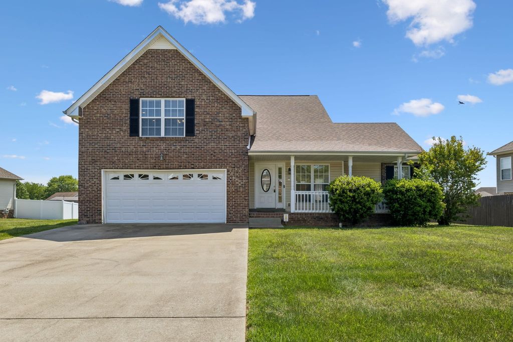 688 Fallbrook Ln, Clarksville