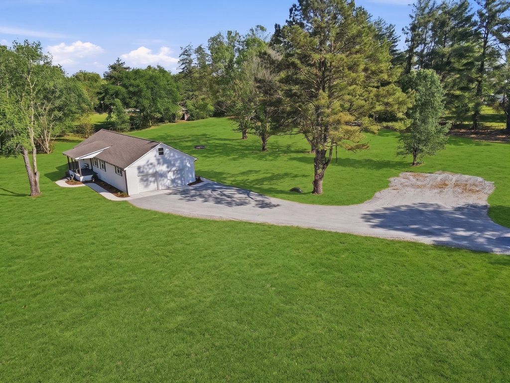 2525 Williamsport Pike, Columbia