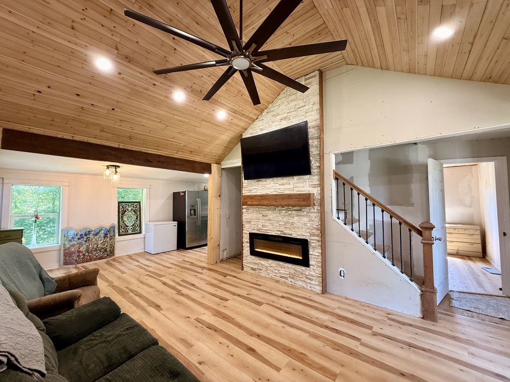 374 State Line Rd, Loretto