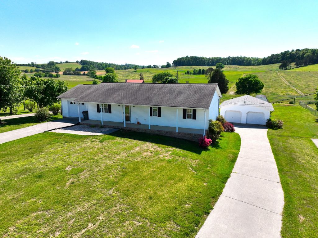 1691 Mullins Rd, Russellville