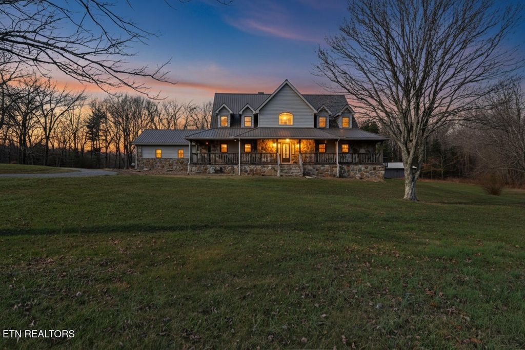 815 York Rd, Crossville