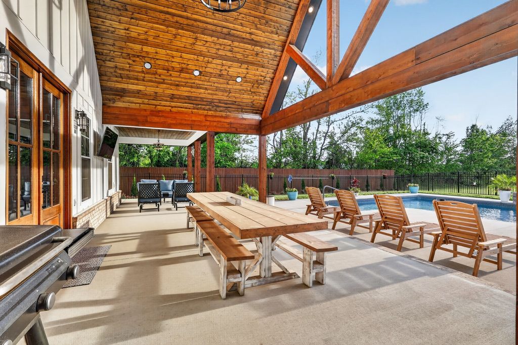 879 Mount Vernon Rd, Bethpage