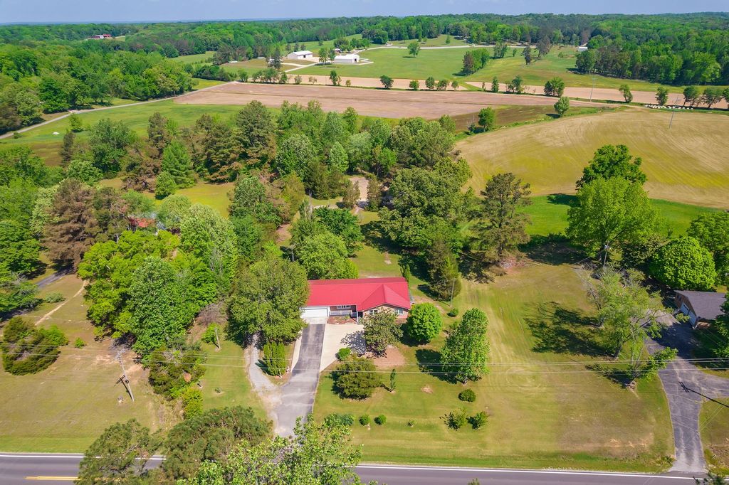 5280 Highway 100 W, Decaturville