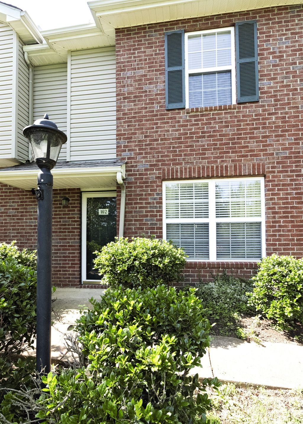 102 Waterview Dr, Hendersonville