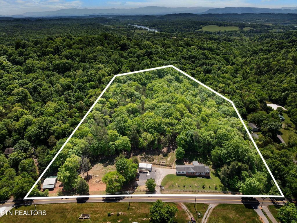 8114 Thorn Grove Pike, Knoxville