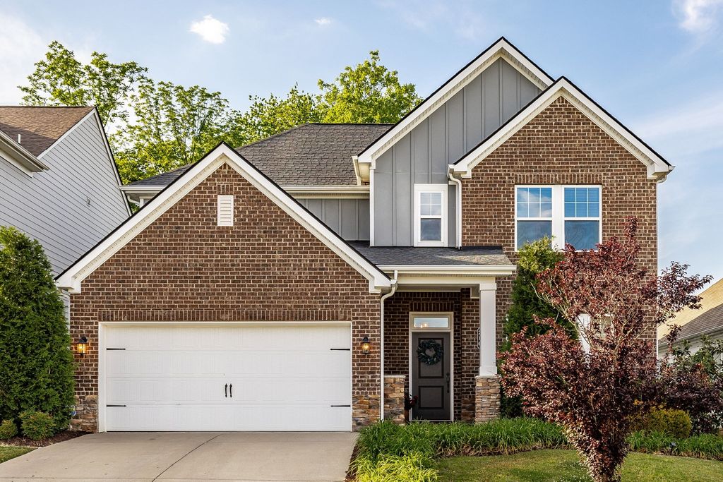 210 Woodhall Ct, White House