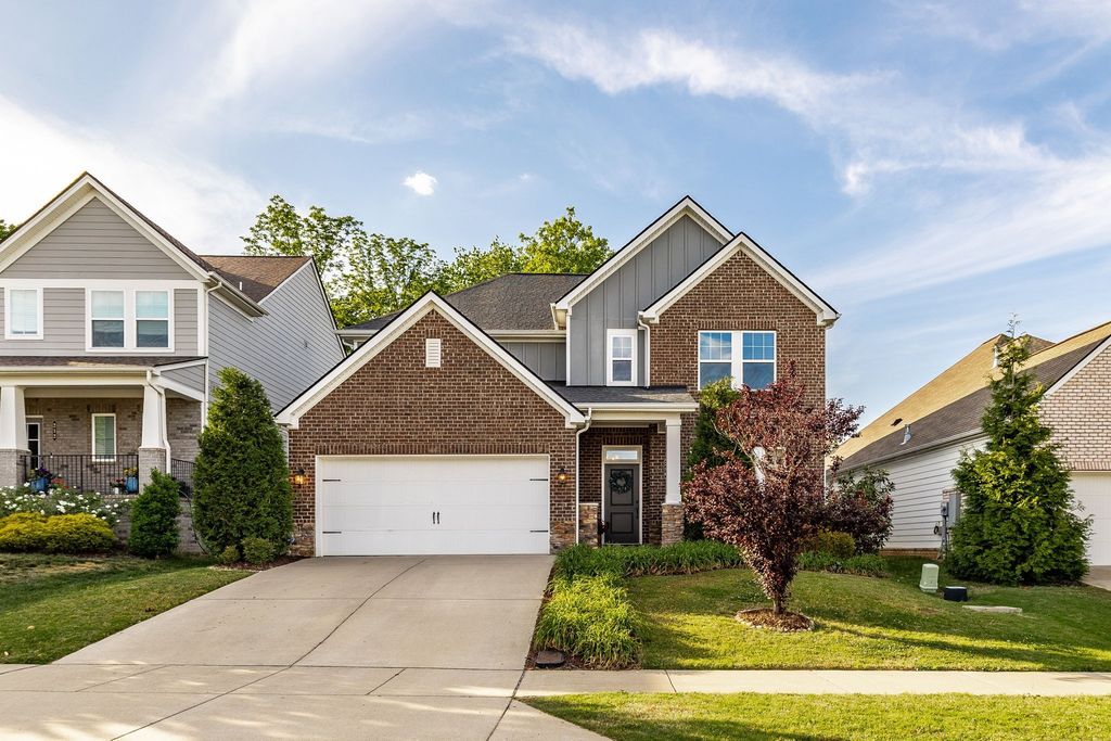 210 Woodhall Ct, White House