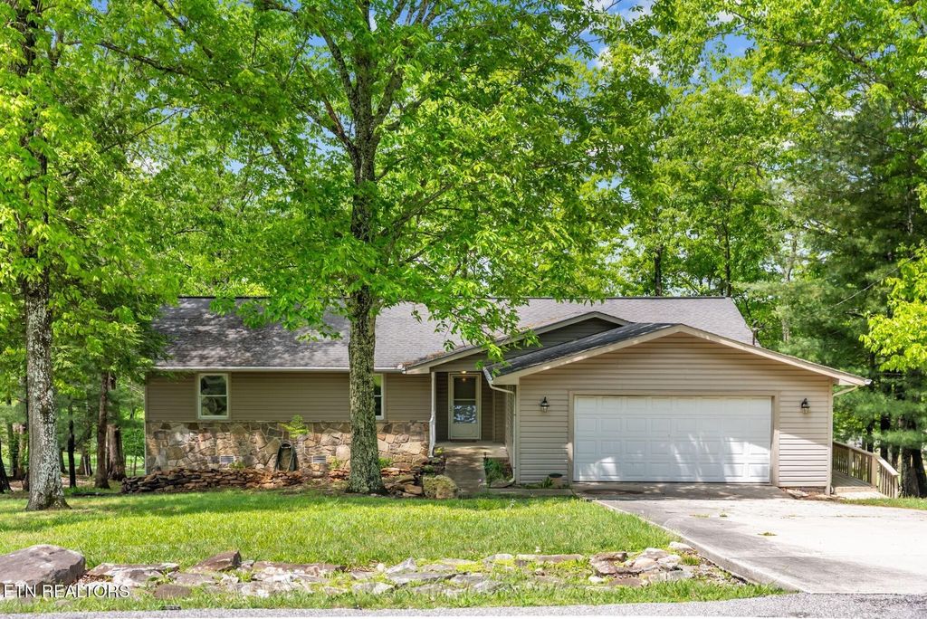 116 Greenwood Rd, Crossville
