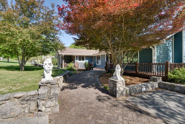 692 Tanglewood Dr, Woodbury
