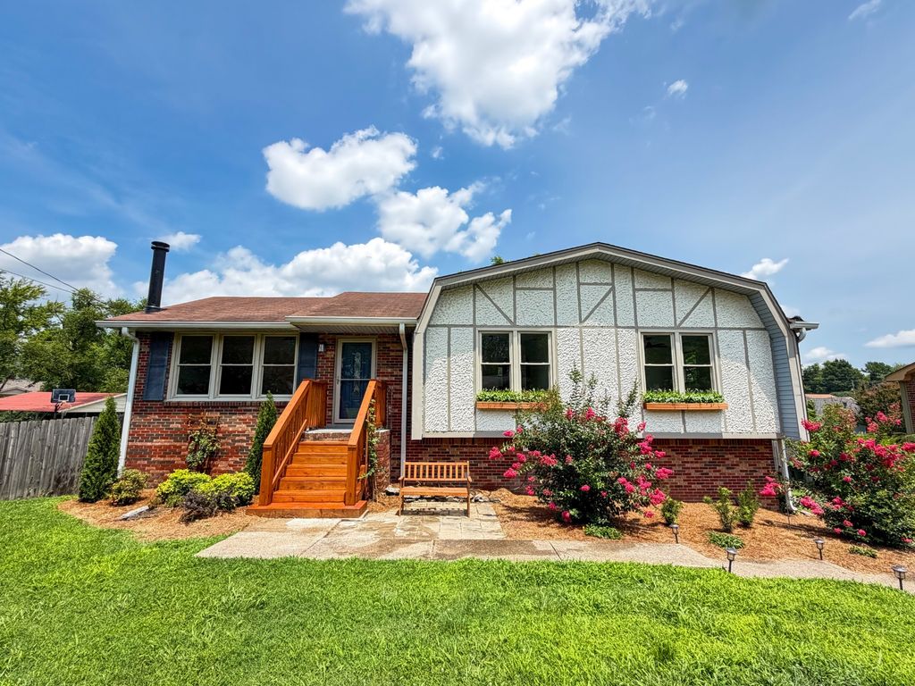 119 Susan Dr, Hendersonville