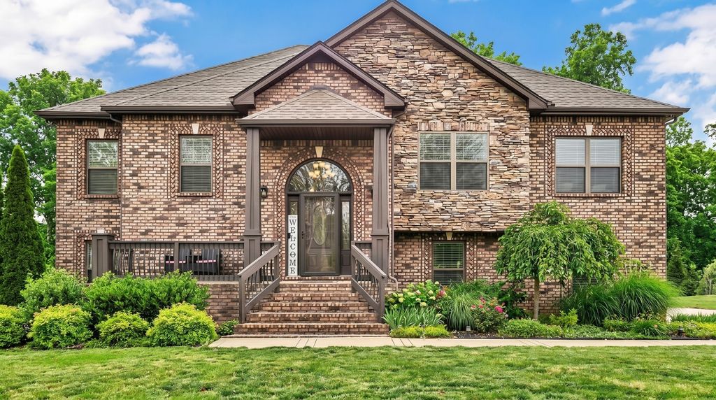 1729 Double R Blvd, Clarksville