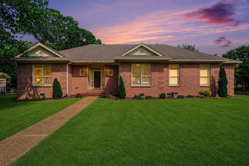 103 Masters Way, Hendersonville
