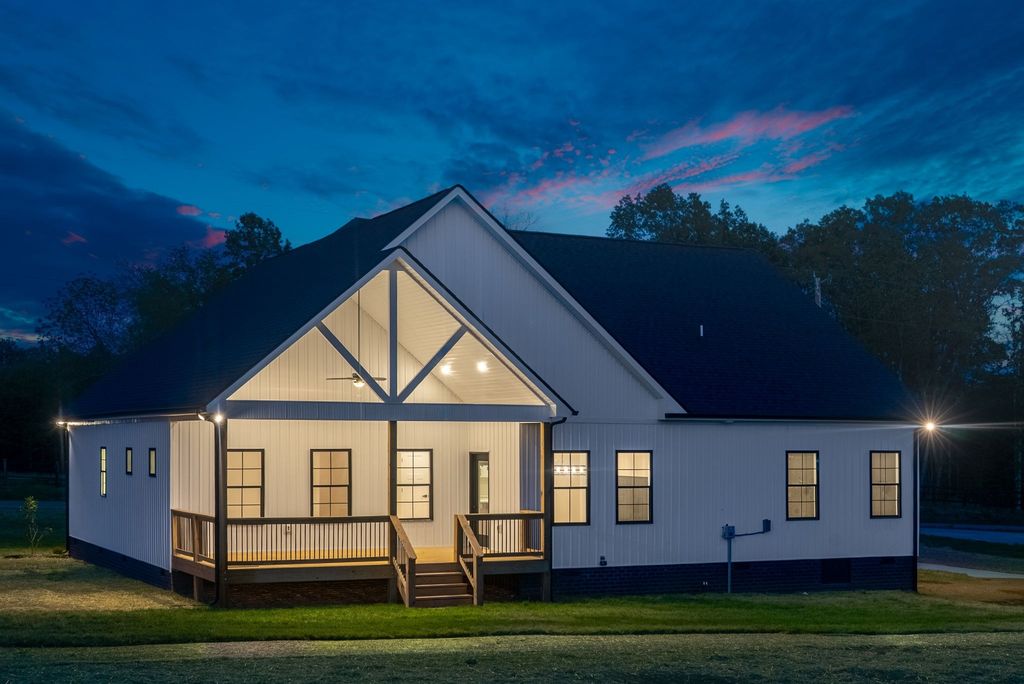 3860 Chapel Hill Rd, Clarksville