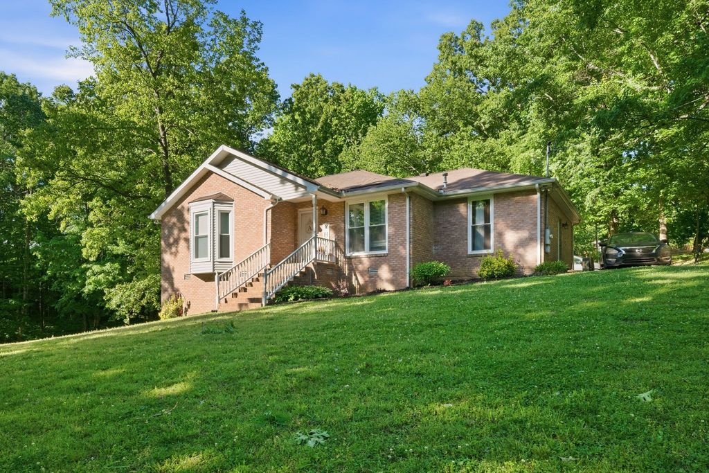 107 Valley Rd, Dickson