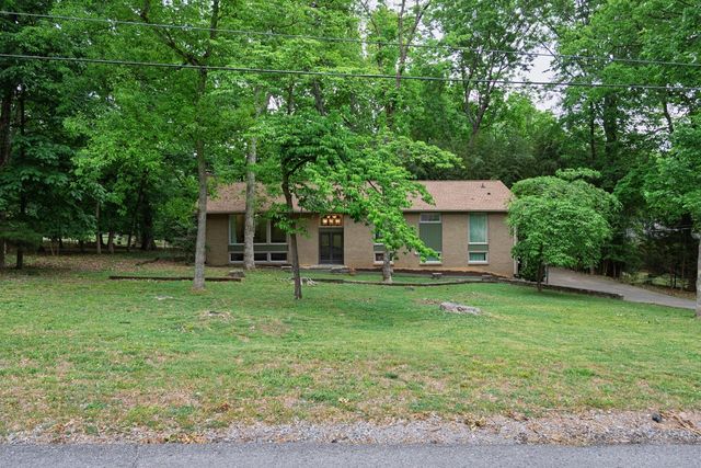 123 Trail East Drive, Hendersonville