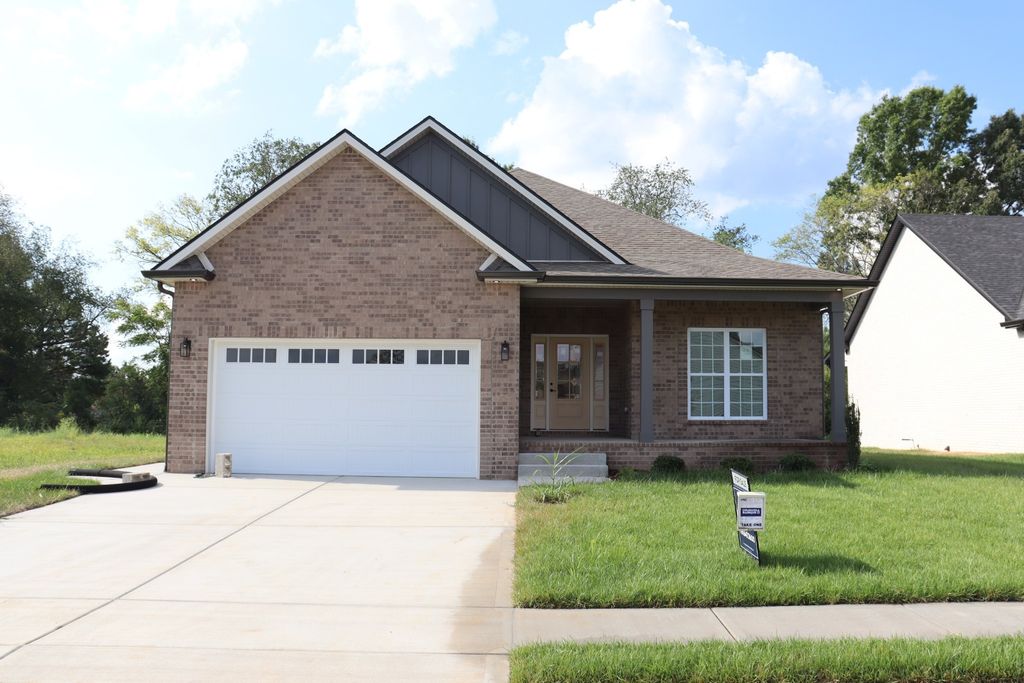 734 Southern Pine Trl, Clarksville