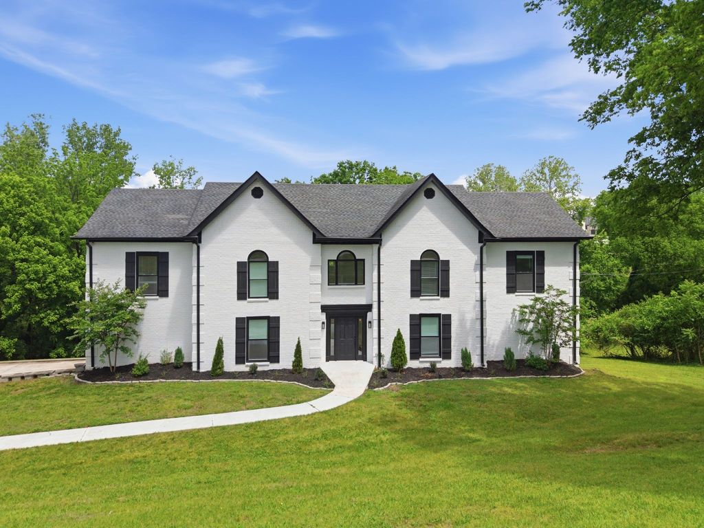 527 Cumberland Hills Dr, Hendersonville
