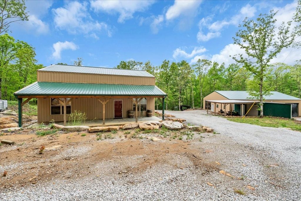 886 Hunters Ridge Dr, Altamont