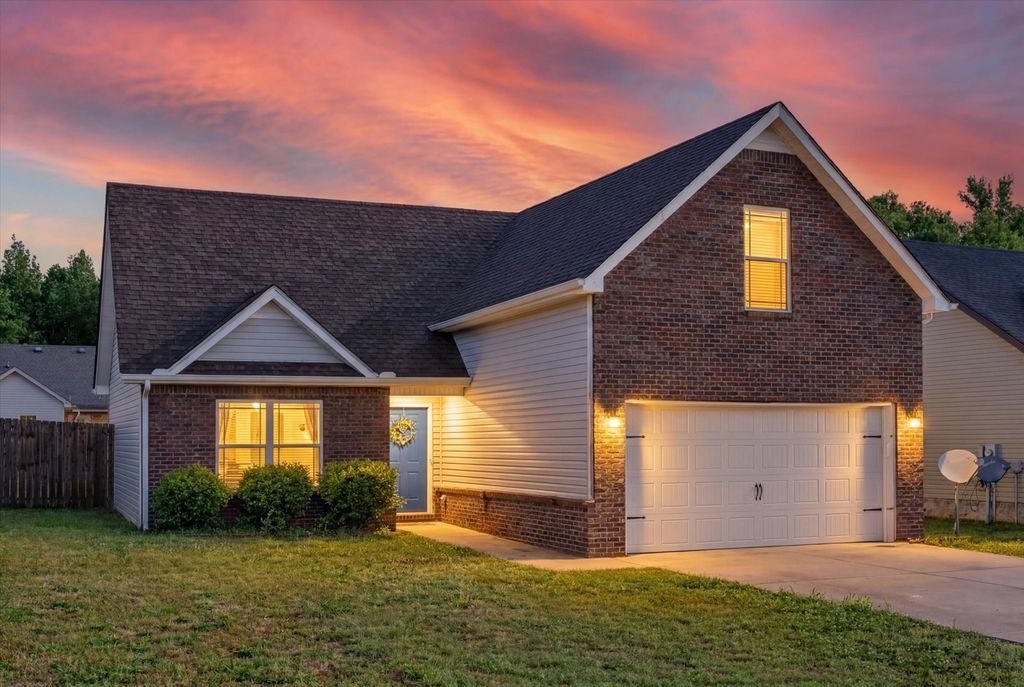 837 Shelton Cir, Clarksville