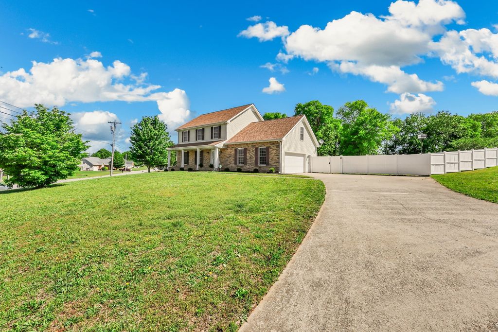 1121 Lucas Wayne Dr, Clarksville