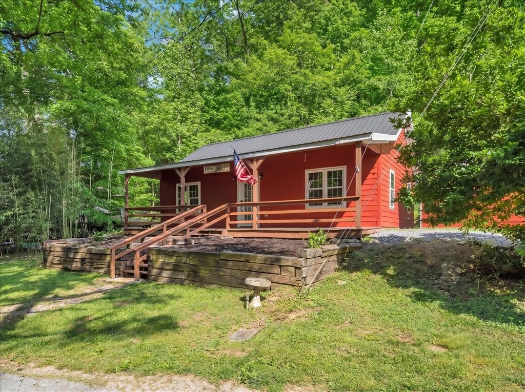 341 Cooper Ln, Smithville