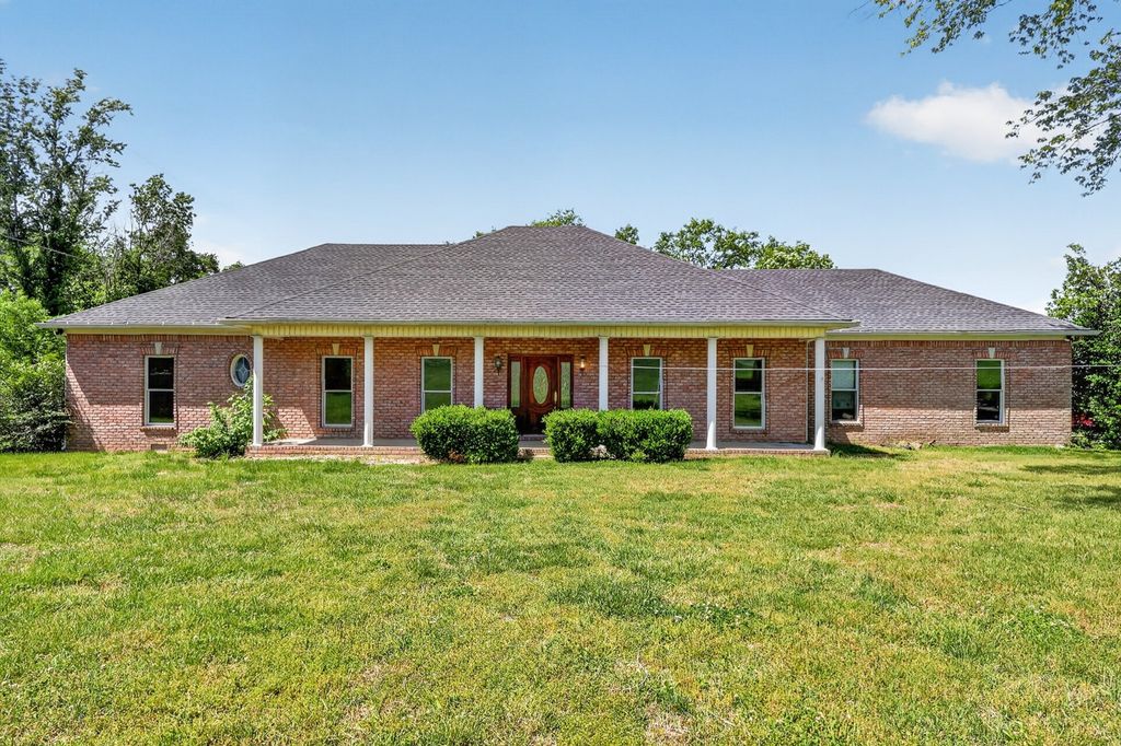 1327 Old Highway 109 N, Gallatin