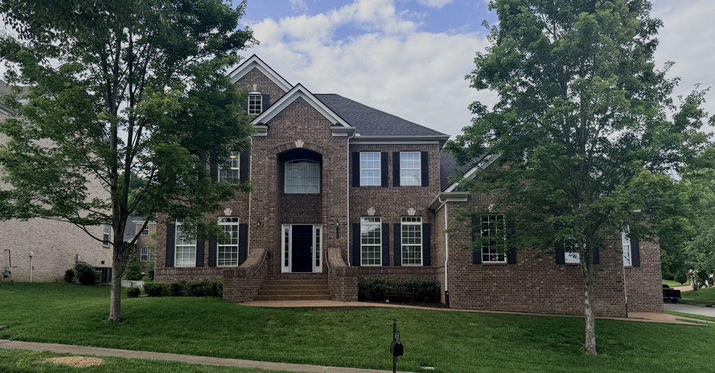 1412 Leeds Dr E, Franklin