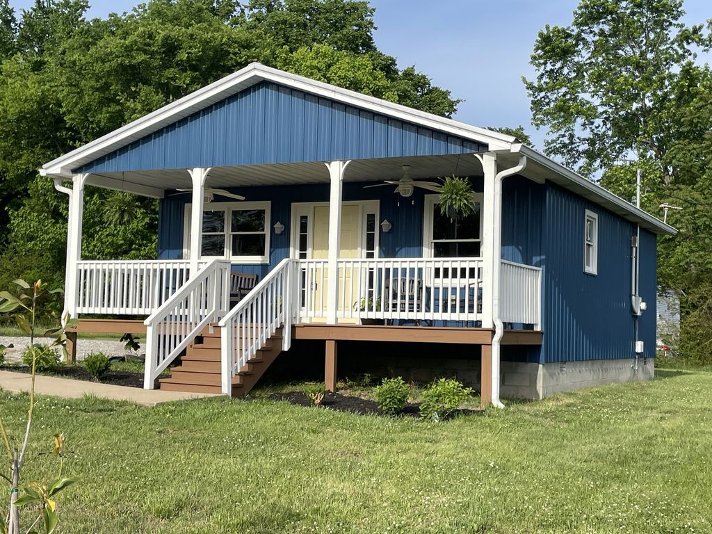 105 General Ave, Centerville