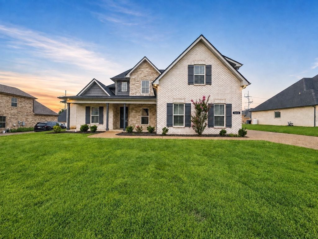 1222 Emmie Reece Dr, Smyrna