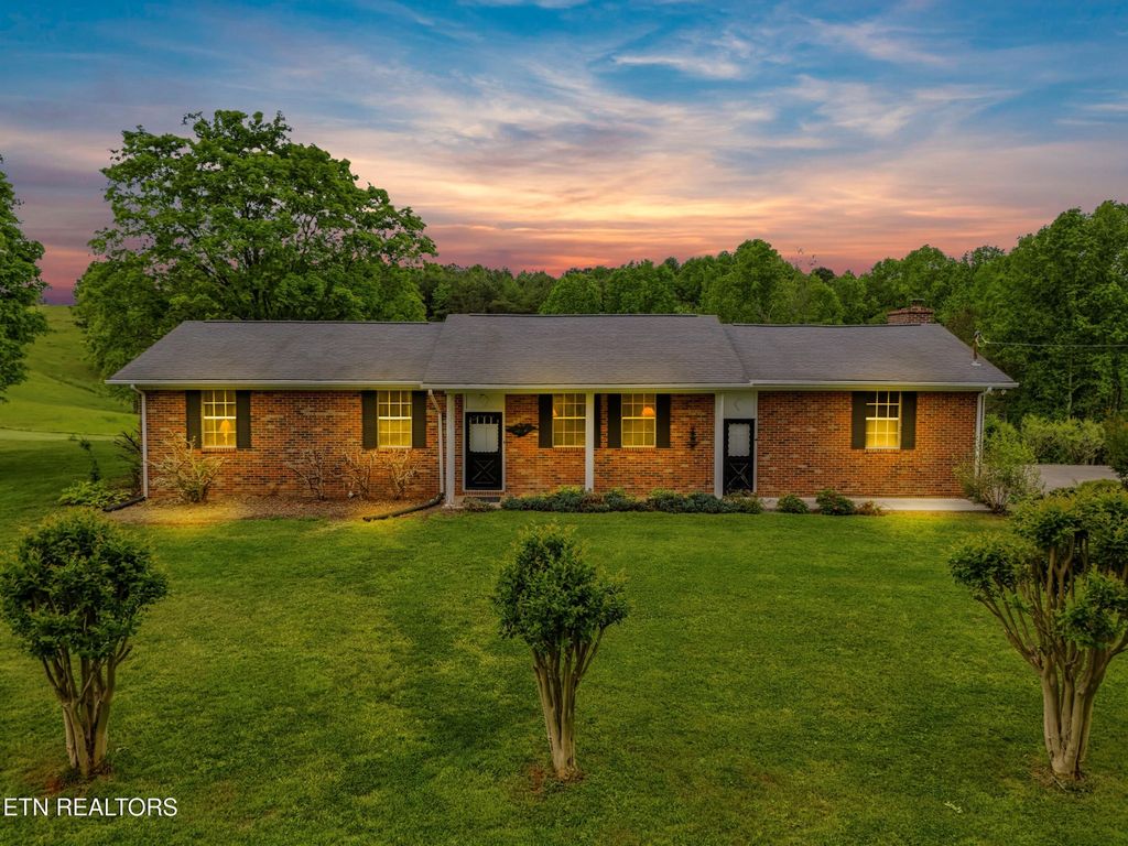 355 Crock Rd, Loudon