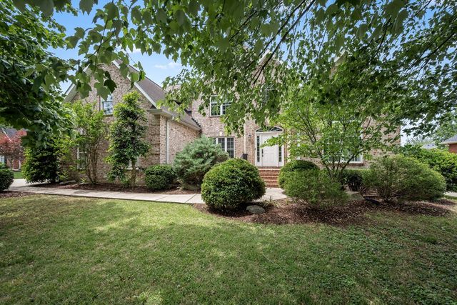 3035 Twisted Oak Dr, Murfreesboro