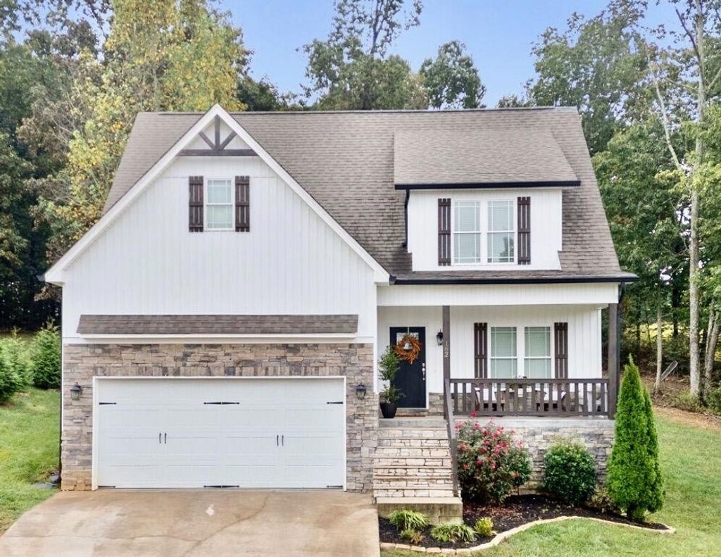 162 Lower Woods Trail Ne, Cleveland