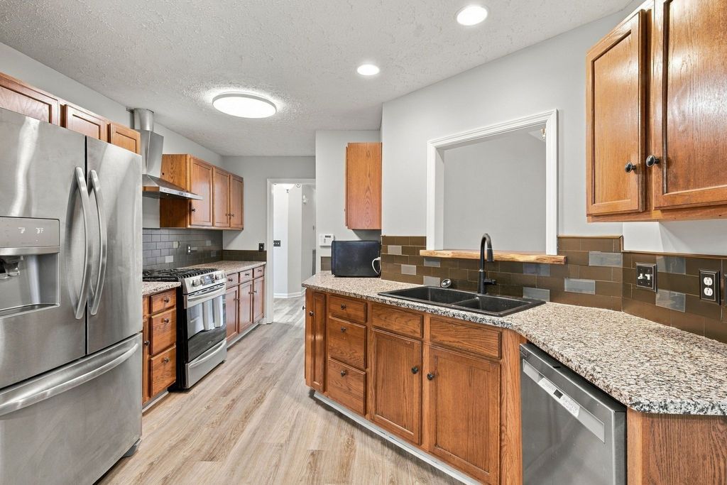 122 Mansker Park Dr, Hendersonville
