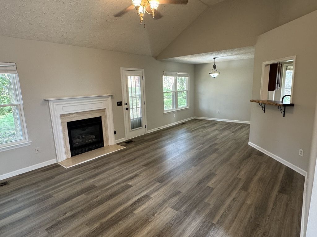 122 Mansker Park Dr, Hendersonville