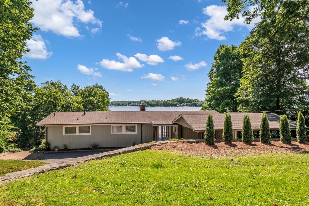109 The Landings, Hendersonville