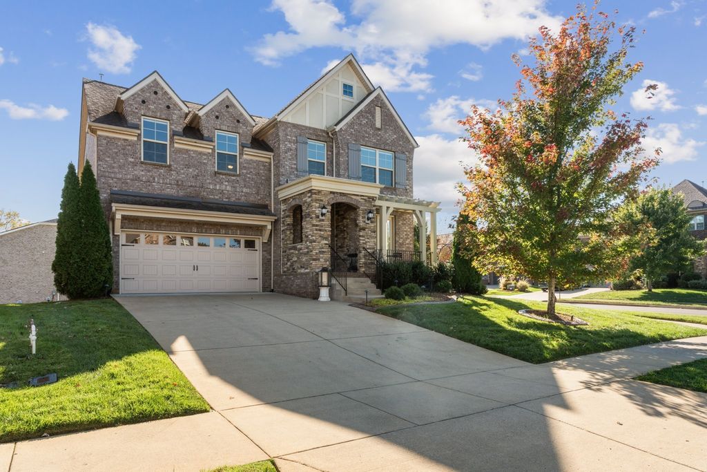 687 Fall Creek Cir, Goodlettsville