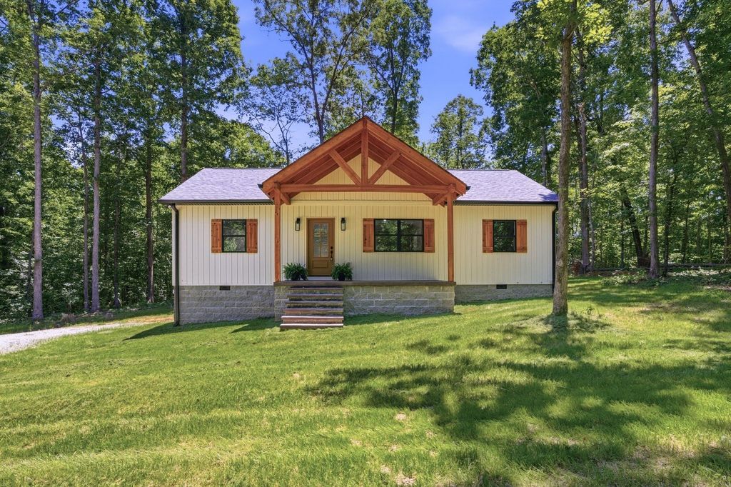 700 Hillcrest Rd, Waverly