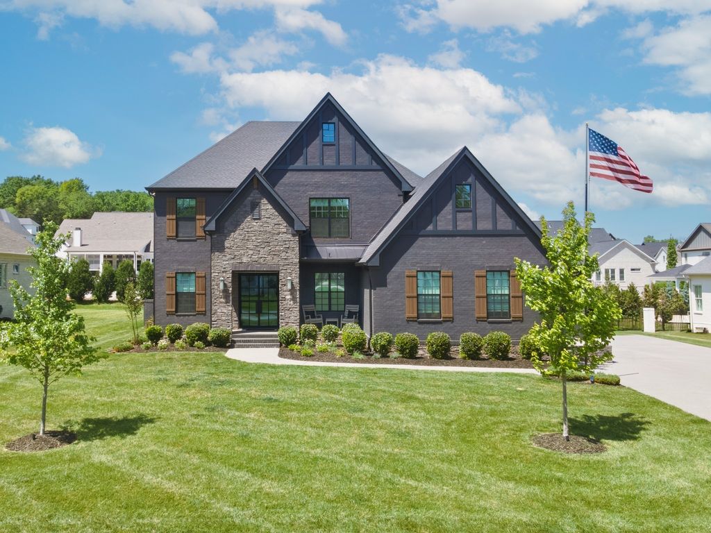 1881 Traditions Cir, Brentwood