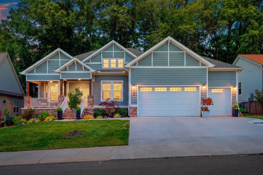 794 River Watch Way, Winchester