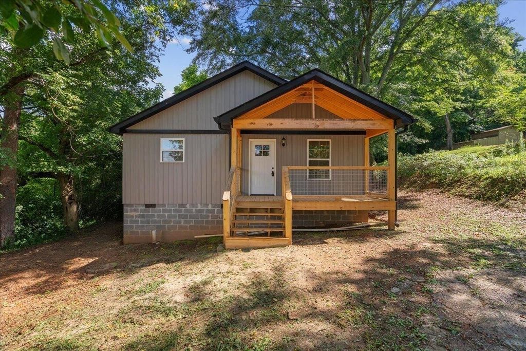1001 Colerain Street, La Fayette