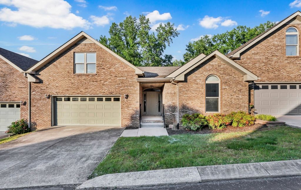 445 Country Club Ct, Clarksville