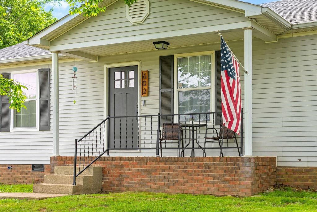 602 Artic Ave, Oak Grove