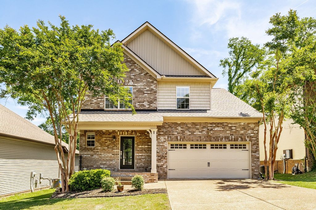 117 Otter Glenn Dr, Hendersonville
