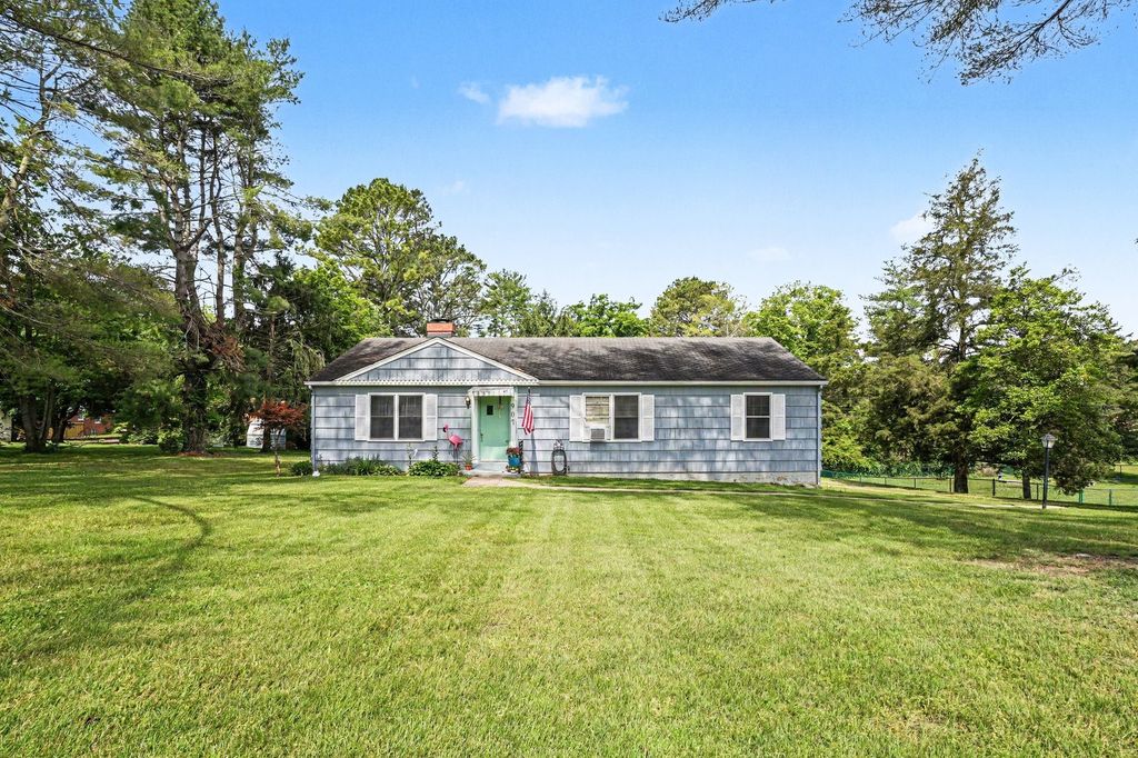 907 Camellia Dr, Columbia