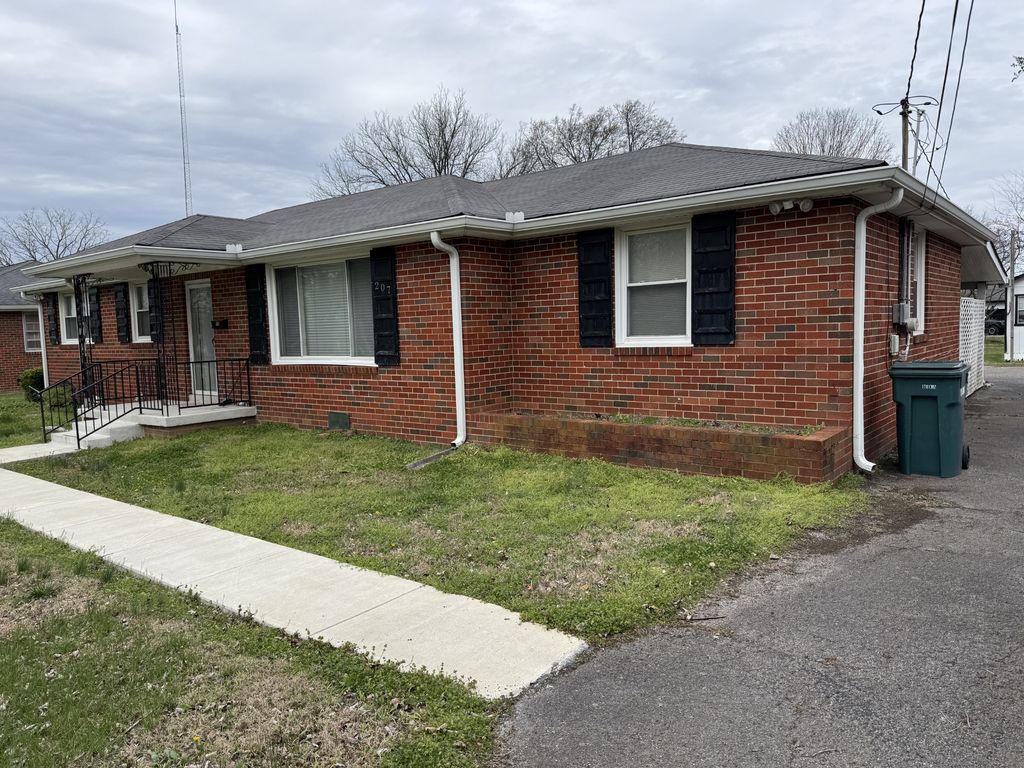 207 Elmwood Dr, Lebanon