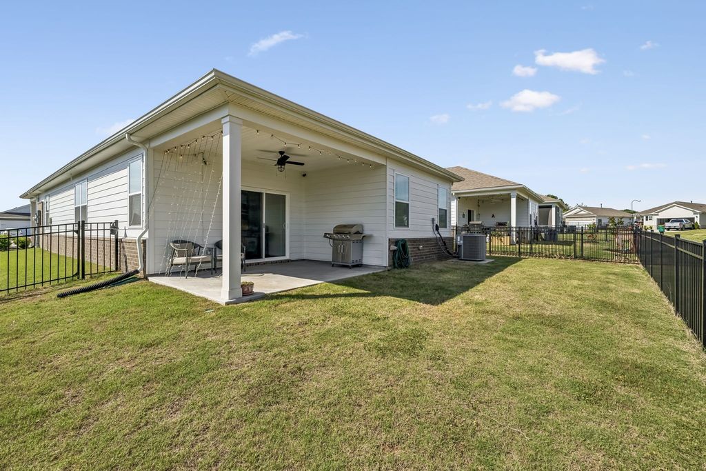 7383 Lang Ave, White House