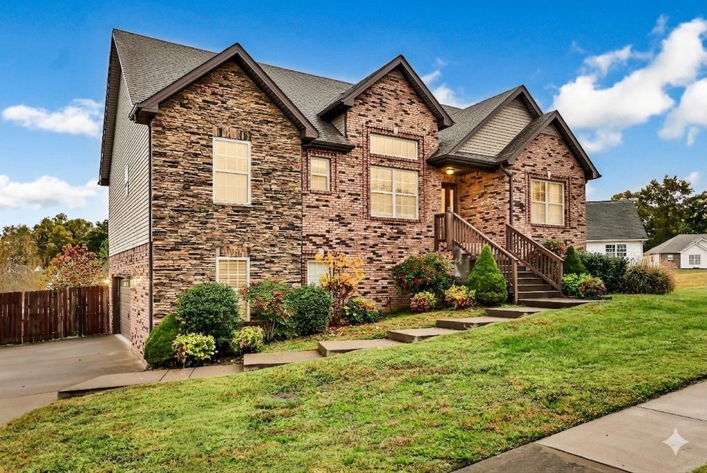410 River Heights Dr, Clarksville