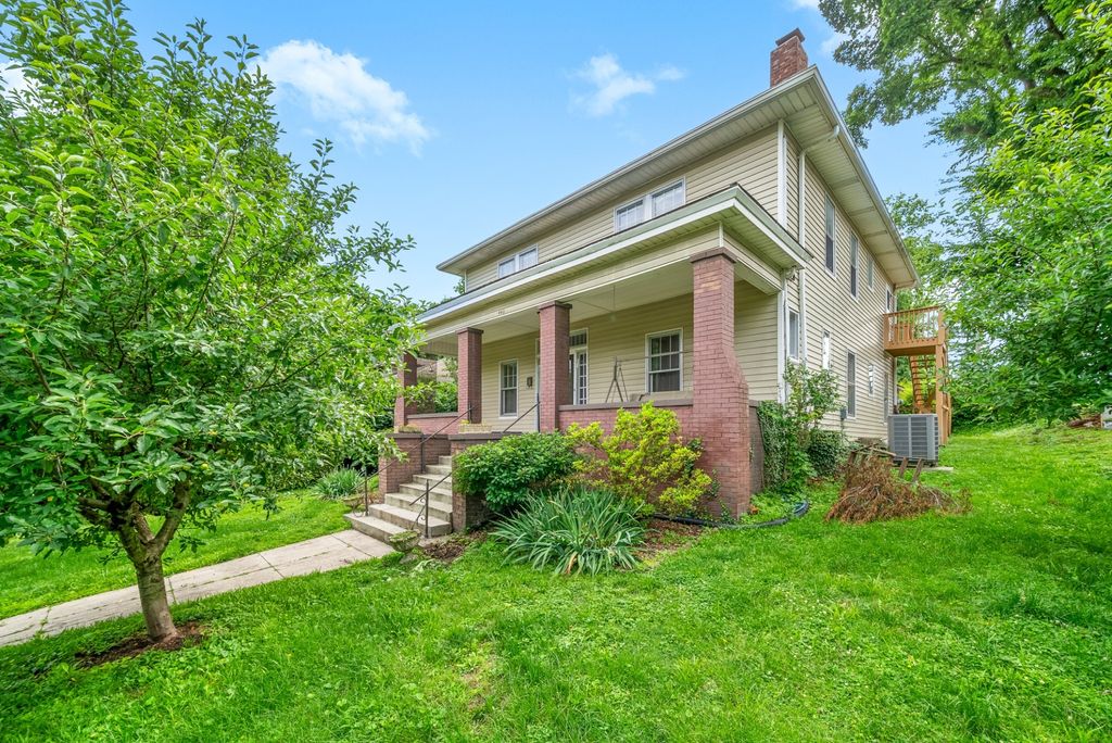 440 N 2nd St, Clarksville
