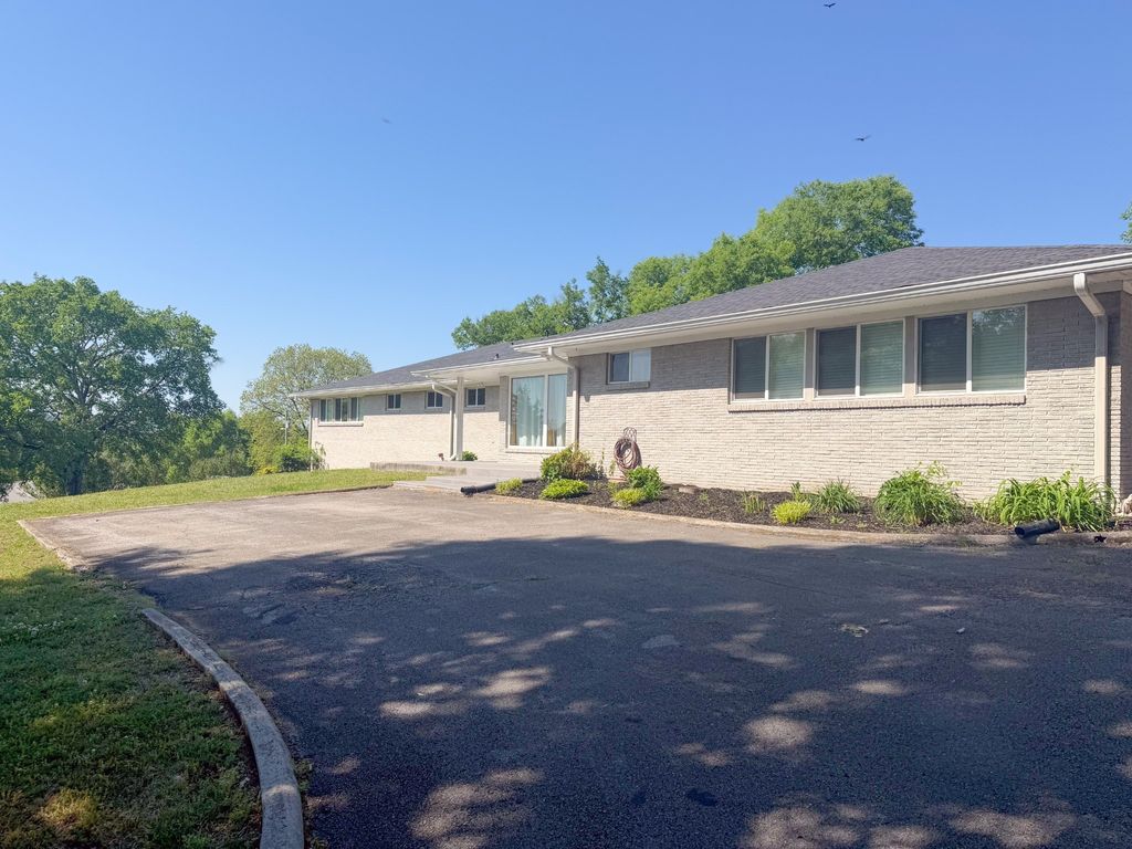 133 Sunset Dr, Pulaski