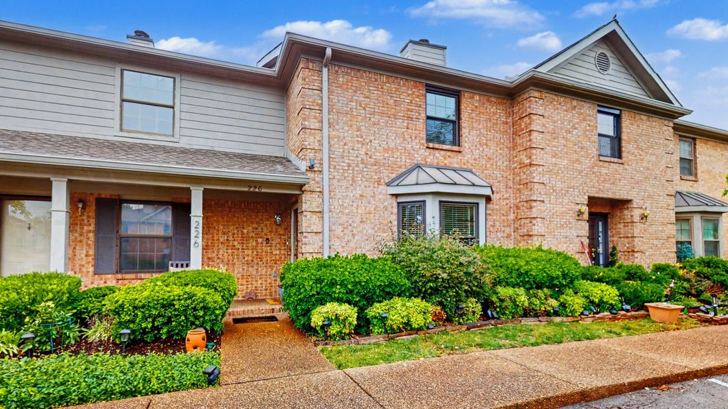 226 Ellington Pl, Madison